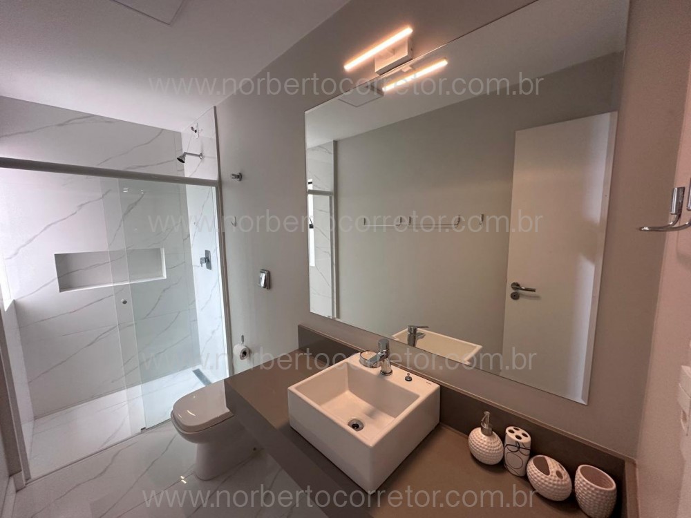 COBERTURA FRENTE MAR MEIA PRAIA