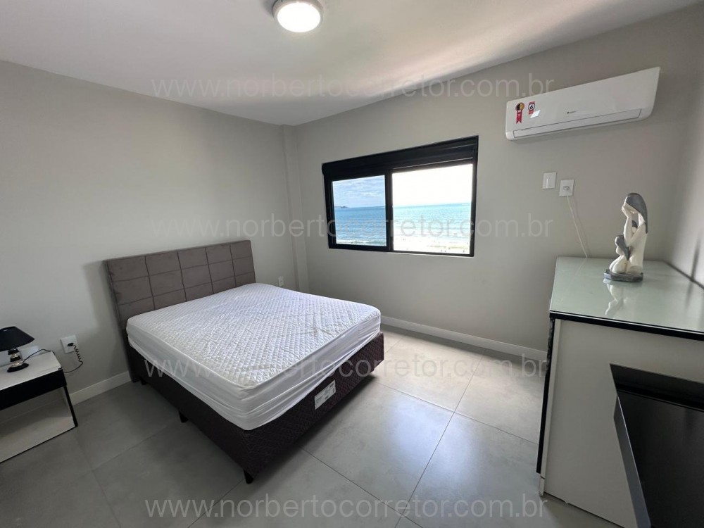 COBERTURA FRENTE MAR MEIA PRAIA