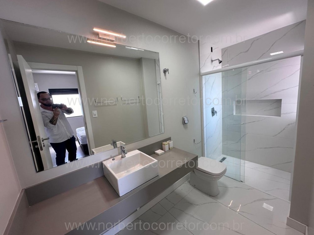 COBERTURA FRENTE MAR MEIA PRAIA