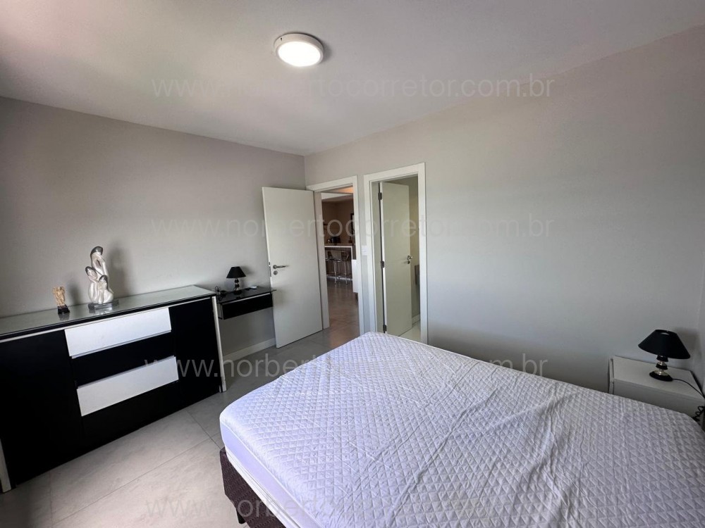 COBERTURA FRENTE MAR MEIA PRAIA