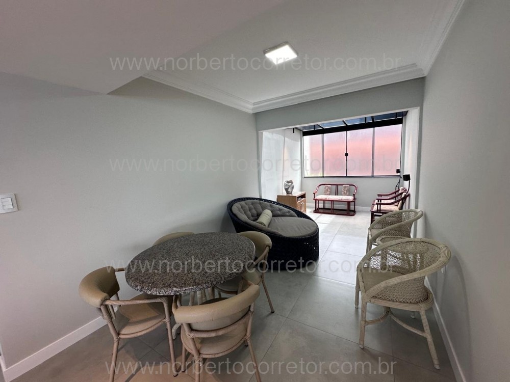 COBERTURA FRENTE MAR MEIA PRAIA