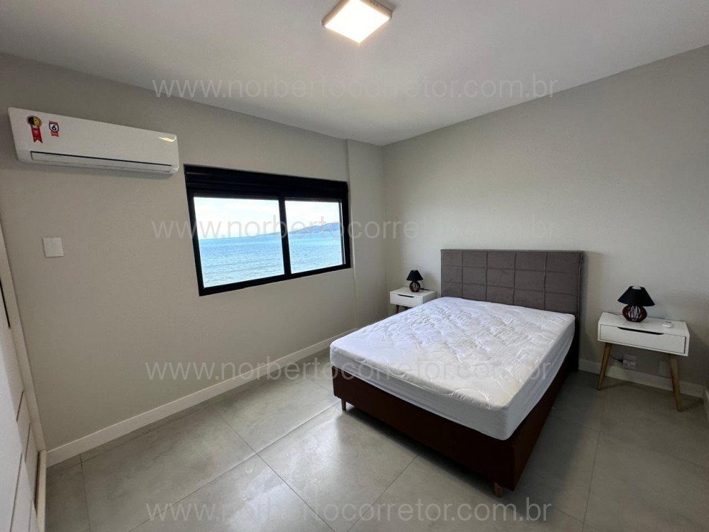 COBERTURA FRENTE MAR MEIA PRAIA