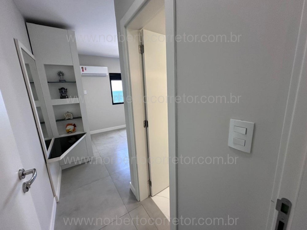 COBERTURA FRENTE MAR MEIA PRAIA