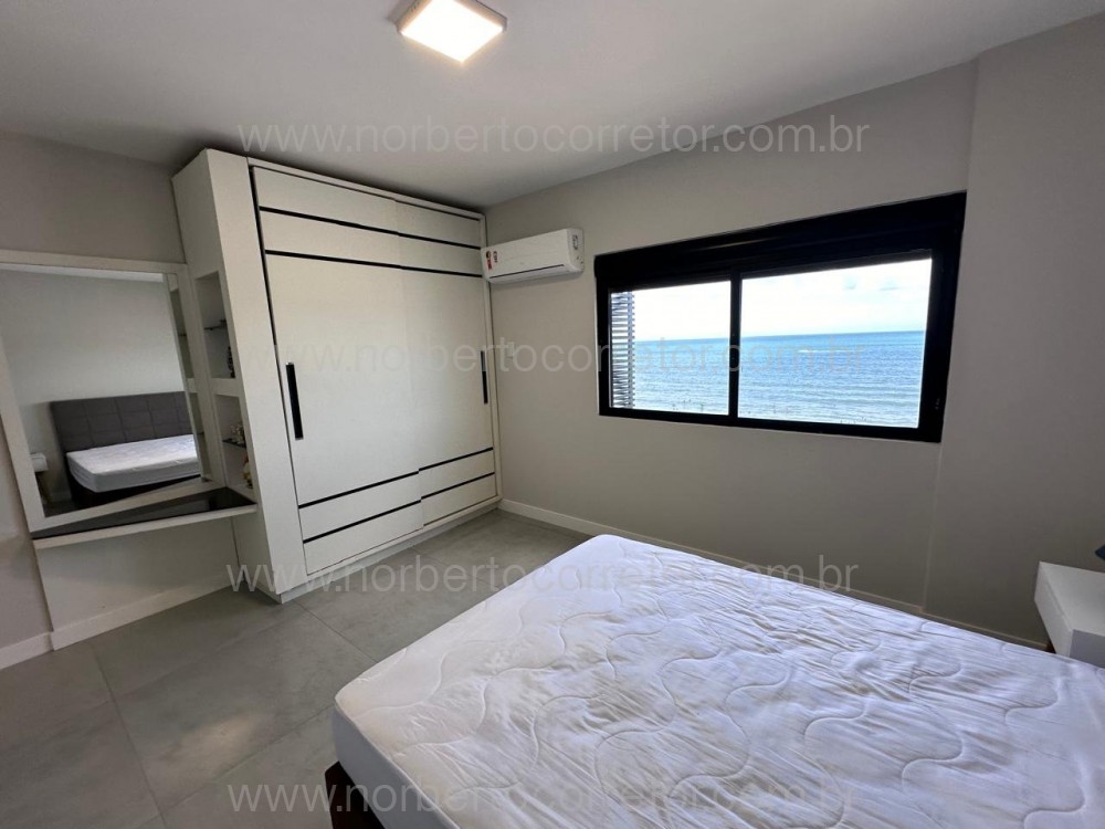 COBERTURA FRENTE MAR MEIA PRAIA