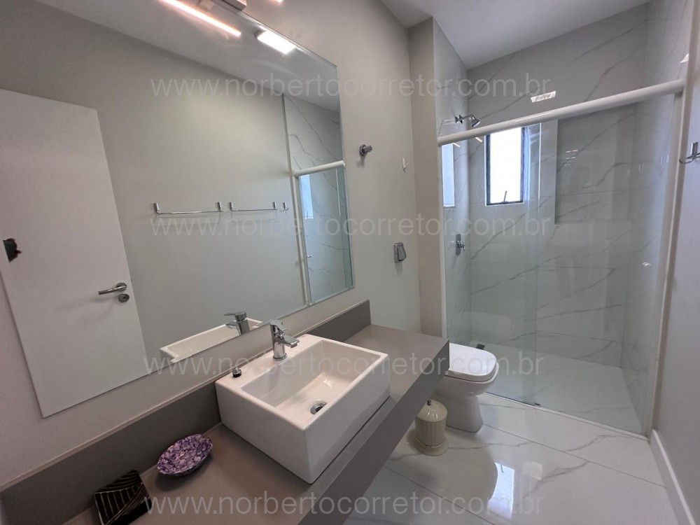 COBERTURA FRENTE MAR MEIA PRAIA