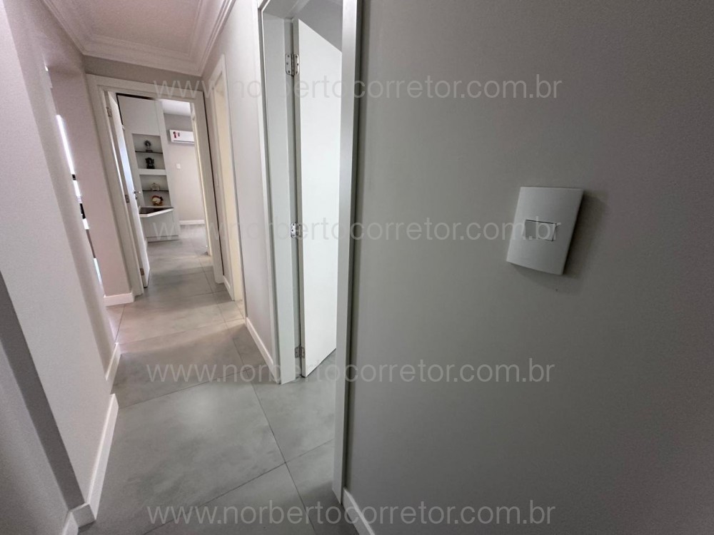 COBERTURA FRENTE MAR MEIA PRAIA