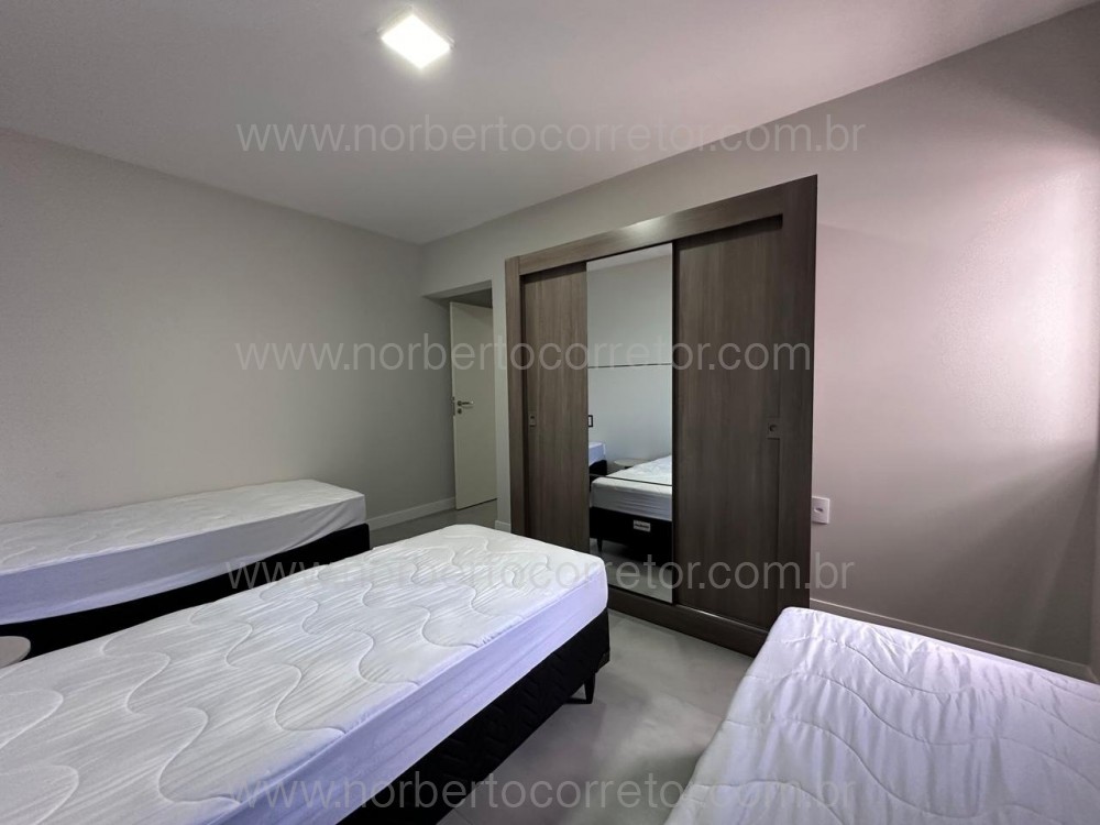 COBERTURA FRENTE MAR MEIA PRAIA